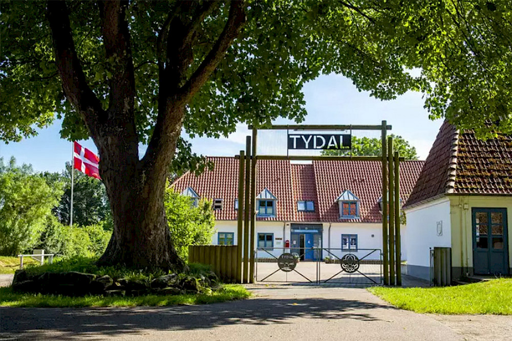 Bild zeigt das Haupttor des Spejdergården Tydal.