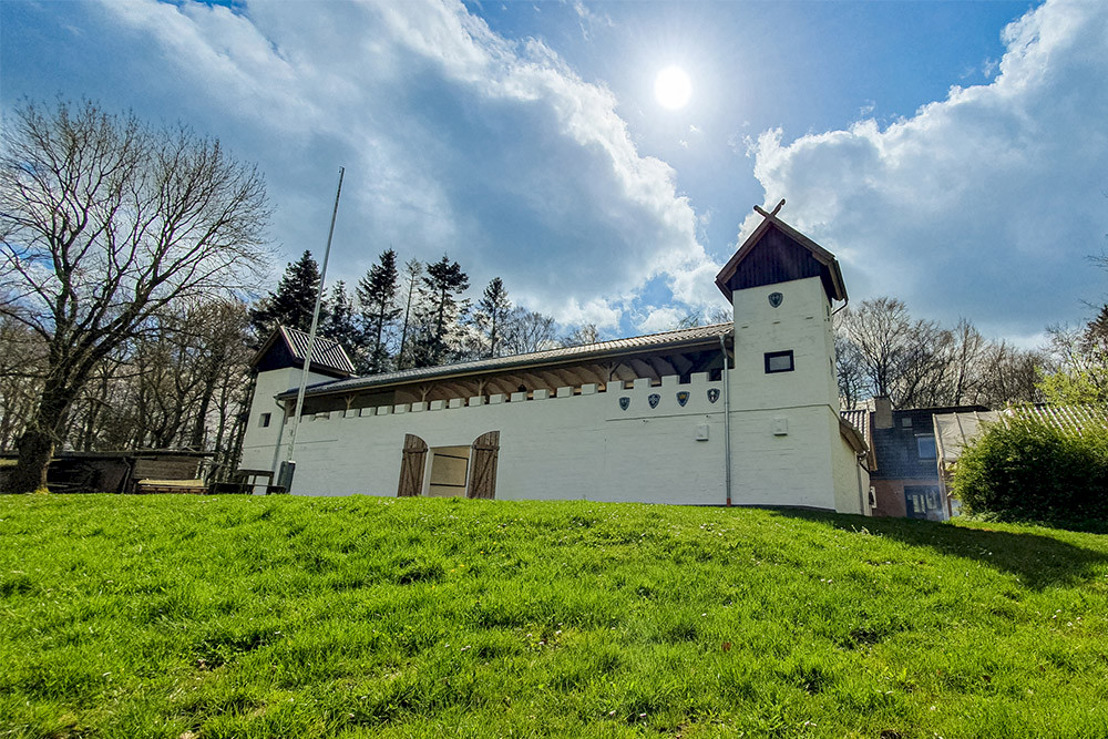 Bild zeigt die Jugendburg Jomsburg.